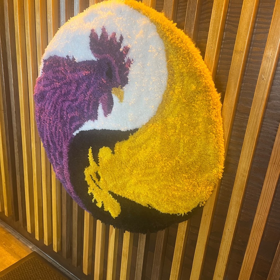 Wing & Yang Logo: Hahn im Yin-Yang als Wandbild